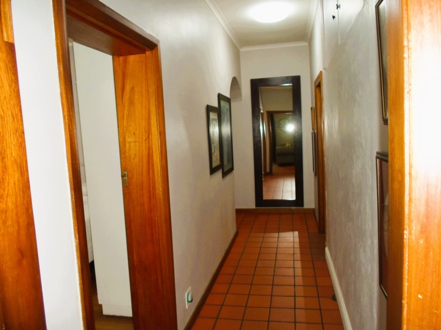 5 Bedroom Property for Sale in Paglande Western Cape